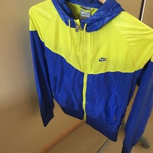 Nike lightweight windrunner jacket
